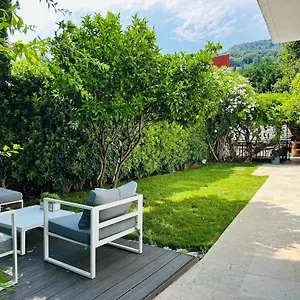 Apartment La Reposee, Bas De En Plein Coeur De